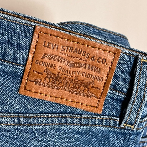 LEVI’S Ribcage Button Fly High Waisted Cutoff Jean Shorts Size 29 - Picture 3 of 5